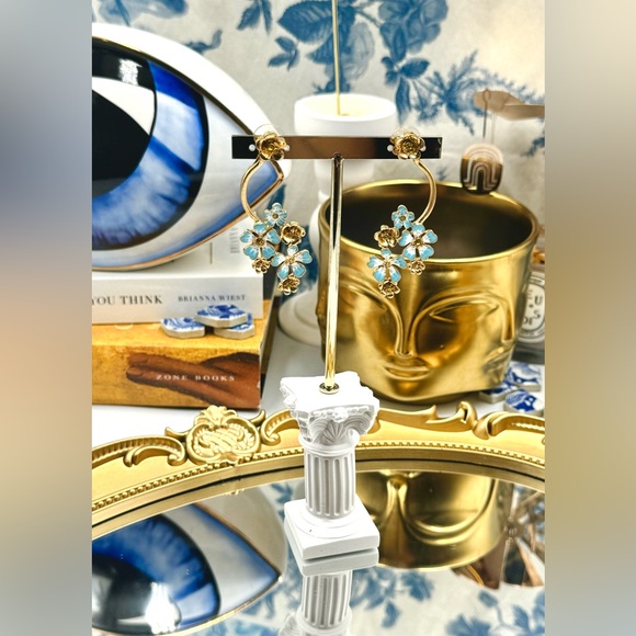 🆕 OSCAR DE LA RENTA🧿 NWOT Blue Forget-Me-Not Hand Painted Flower Drop Earring - Picture 6 of 15